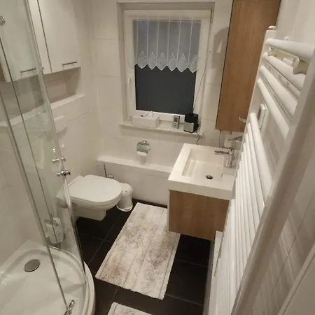 Monarchenhuegel In Seenaehe, Garten, Terrasse, Carport Mit Wallbox شقة لبسيا