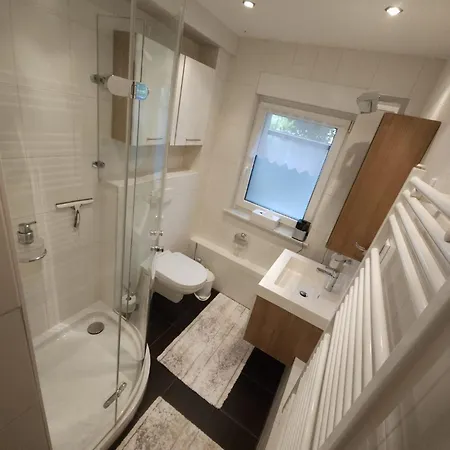 Appartamento Monarchenhuegel In Seenaehe, Garten, Terrasse, Carport Mit Wallbox