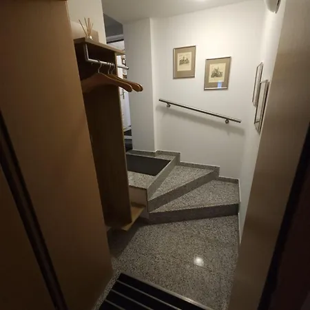 Monarchenhuegel In Seenaehe, Garten, Terrasse, Carport Mit Wallbox Appartamento *