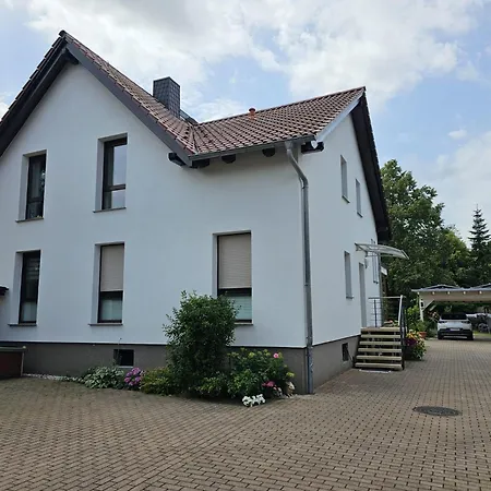 Apartment In Familienhaus Mit Garten, Terrasse, Carport Mit E-ladestation, Suedost Leipzig