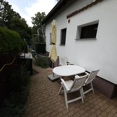 In Familienhaus Mit Garten, Terrasse, Carport Mit E-ladestation, Suedost Apartment