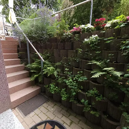 Apartment In Familienhaus Mit Garten, Terrasse, Carport Mit E-ladestation, Suedost *
