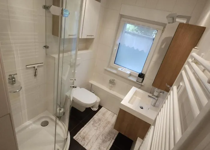 Appartement Monarchenhuegel In Seenaehe, Garten, Terrasse, Carport Mit Wallbox