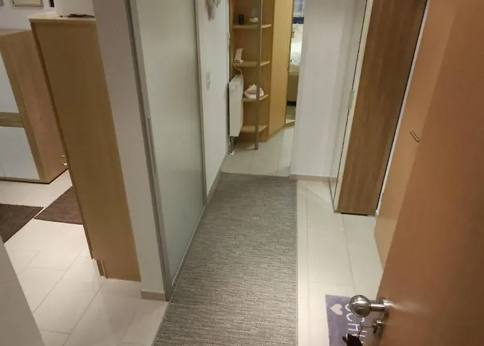 Monarchenhuegel In Seenaehe, Garten, Terrasse, Carport Mit Wallbox Appartement